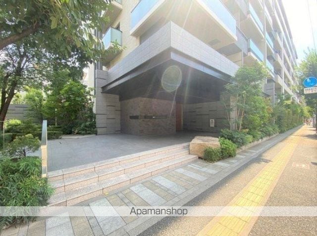 東京都武蔵野市境南町２丁目[3LDK/74m2]のエントランス