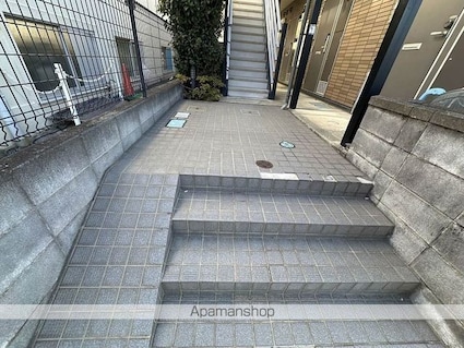 レオパレスＨＡＲＭＯＮＹ[1K/19.87m2]のエントランス2