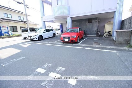 ノーブルマンション[1R/17.01m2]の駐車場