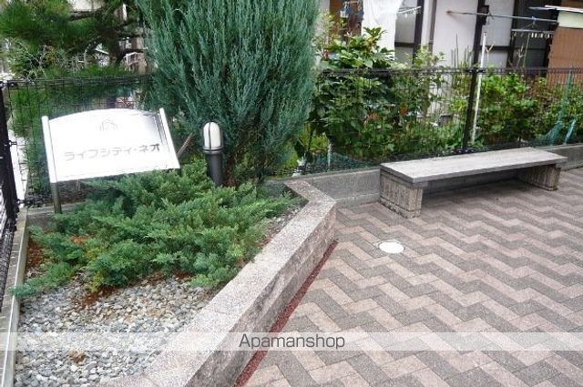 ライフシティ・ネオの玄関写真