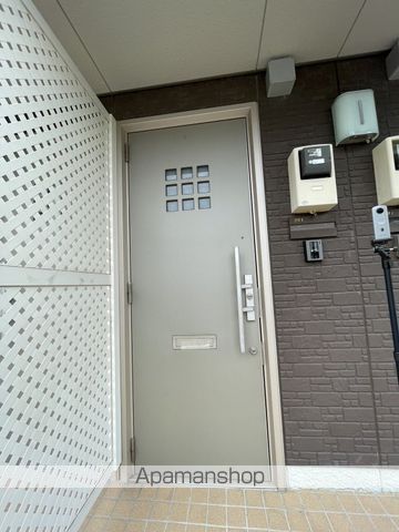 メゾンティアラの玄関写真