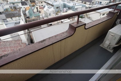 アパルトマン四谷[2DK/42.9m2]のバルコニー