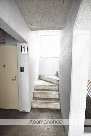 メゾンエクレーレ北35条の玄関写真