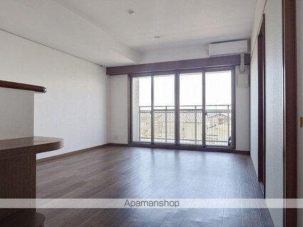 グランヴィ国母[1R/83.39m2]のリビング・居間