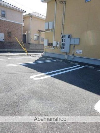 クラール南矢三Ｃ[1LDK/32.44m2]の駐車場2