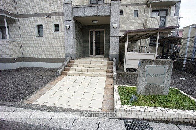 エレガン パルテールの玄関写真