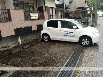 高知県高知市神田[1K/29.16m2]の駐車場