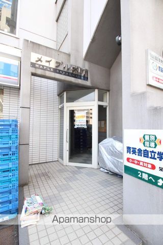 メイプル栄町の玄関写真