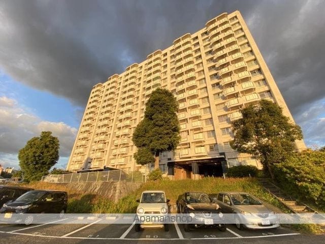 ビレッジハウス泉北栂タワー1号棟の外観写真