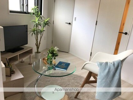 ＧＲＡＮＤ三軒茶屋ＷＥＳＴ[1K/25.77m2]のリビング・居間