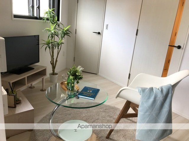 ＧＲＡＮＤ三軒茶屋ＷＥＳＴ[1K/25.77m2]のリビング・居間