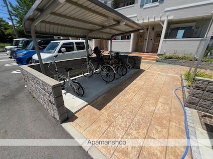 パン　ヴィラージュ[2LDK/56.58m2]の駐車場