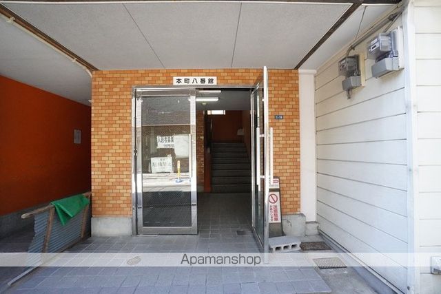 本町8番館の玄関写真