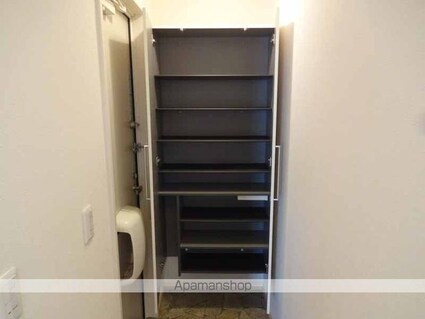 リビングタウン鳴滝　Ｄ[1LDK/62.1m2]の内装1