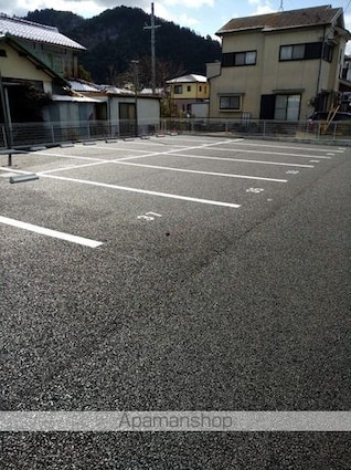 グランディアス[2LDK/50.39m2]の駐車場2