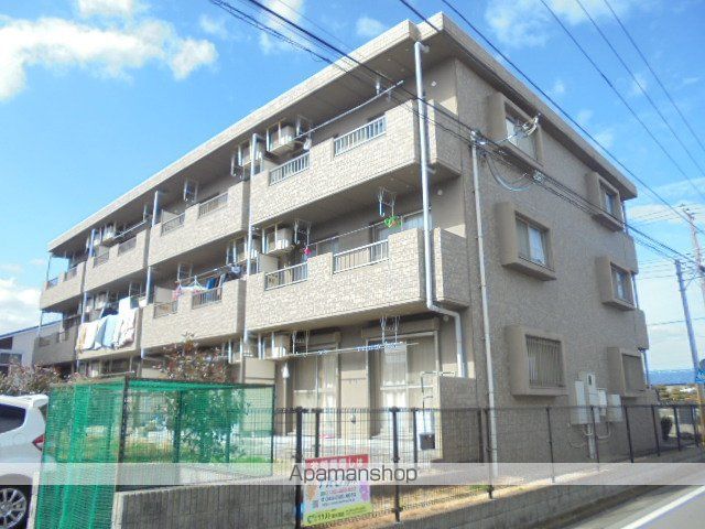 平塚市 3階建 築21年の外観写真