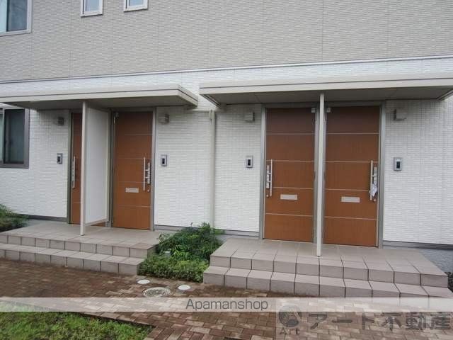 フルールカズン A棟の玄関写真