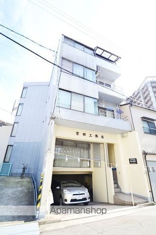 宮田ビルの玄関写真
