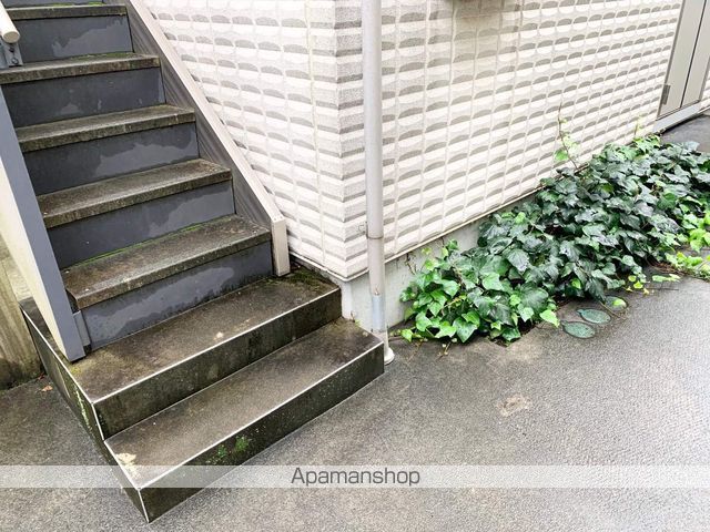 吉祥寺アパートメントの玄関写真