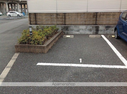 レオパレスベーチェル[1K/23.18m2]の駐車場