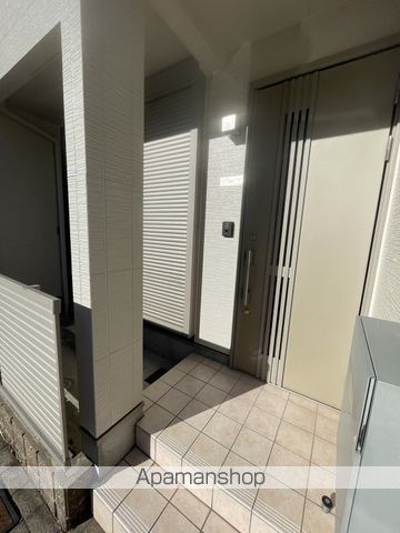 ルーミナスタウン1号棟の玄関写真