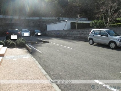 メゾン　ド　ロベリア[1K/32.9m2]の駐車場