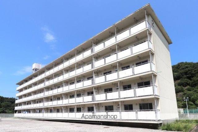 ビレッジハウス志度1号棟の玄関写真