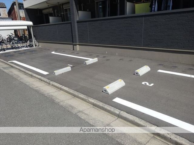 クロスロード三沢[1K/30.43m2]の駐車場