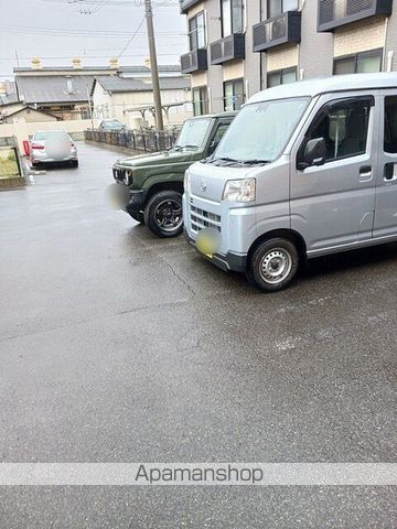 リヴィスタ[1LDK/45.07m2]の駐車場4