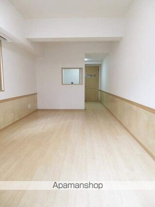 アムス四谷三丁目[1R/32.3m2]のリビング・居間1