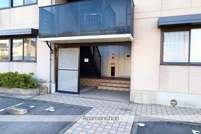 ロビュスト三栄IIの玄関写真