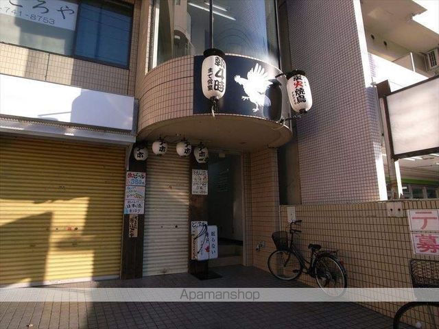 メイコービルの玄関写真