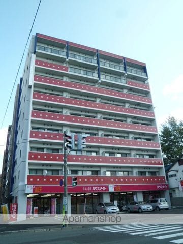 赤いマンション北大前の外観写真