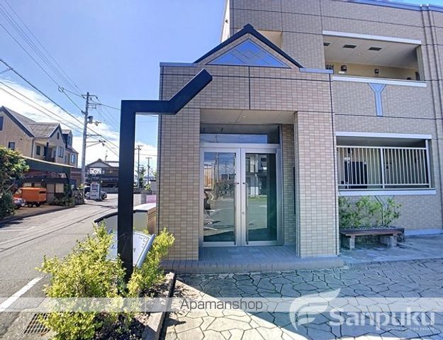 LAVITAの玄関写真