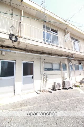 難波ビルAの玄関写真