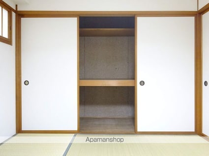 ヴィラ春日[2LDK/60.84m2]の収納