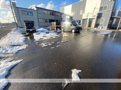 ブルーハウス[1K/37.36m2]の駐車場3