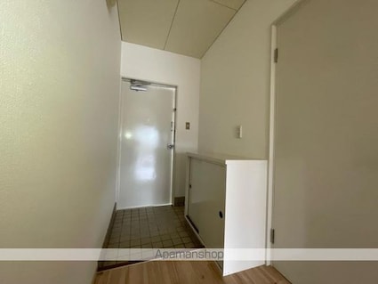 ヴィラ・アンソレイエ鶴市[2LDK/53.5m2]の玄関