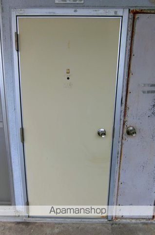 クローバーIIIの玄関写真