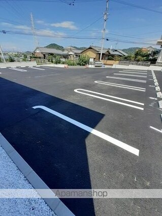 愛媛県新居浜市下泉町１丁目[1R/32.23m2]の駐車場