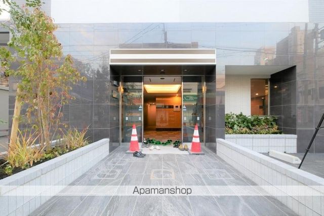 小田急伊勢原駅前マンションの玄関写真