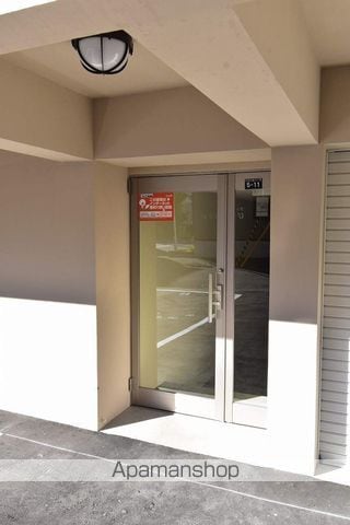 レトワール川沿の玄関写真