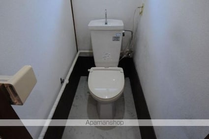 八反田コーポ１号棟[4K/82.5m2]のトイレ