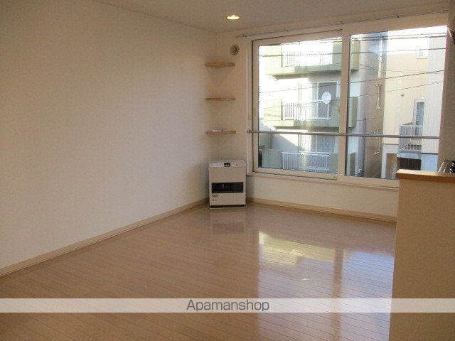 High rent Eastの内装写真
