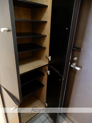 アゼリア明大前[1DK/28m2]の玄関