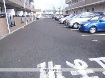 滋賀県守山市伊勢町[1K/27m2]の駐車場2