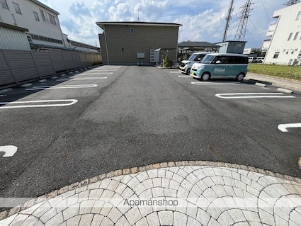 ラヴィエール[1R/34.15m2]の駐車場