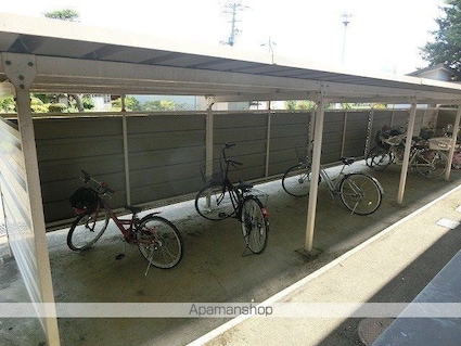 マンションバンガード[2LDK/61.04m2]の駐車場1