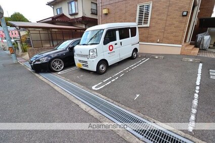 ローズコートカワイＩＩ[2LDK/53.41m2]の駐車場