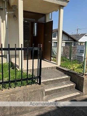 長山共同アパートの玄関写真